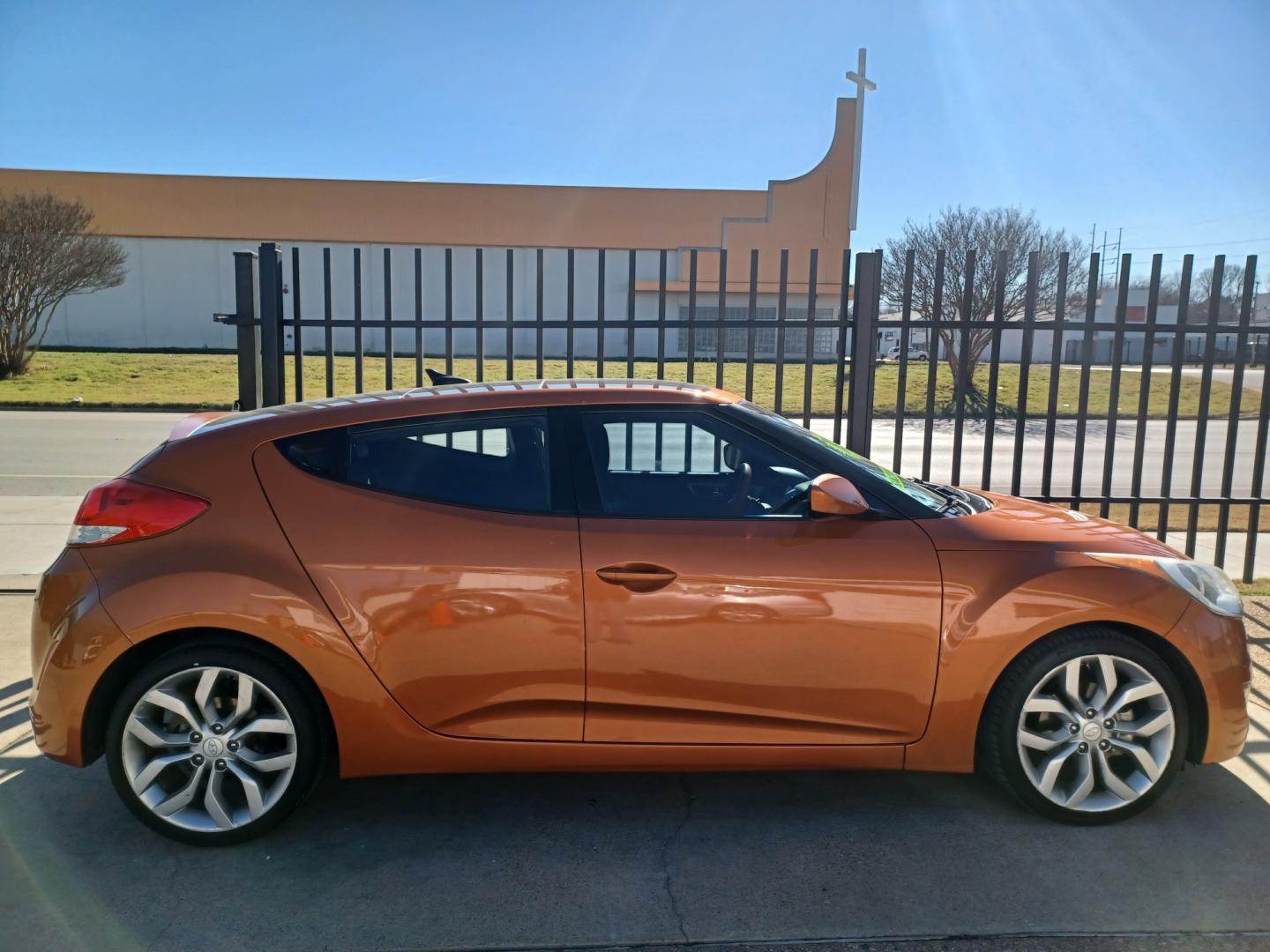 2013 ORANGE /BLACK Hyundai Veloster (KMHTC6AD0DU) with an 1.6L DOHC GDI 16-valve I4 engine w/dual CVVT engine, 6-speed EcoShift dual clutch automatic transmission transmission, located at 2001 E. Lancaster, Ft. Worth, 76103, (817) 336-7000, 32.746181, -97.301018 - Photo#1